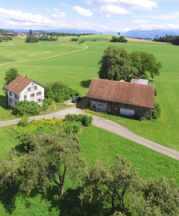 Bauernhausensemble Ottikon Drohne square