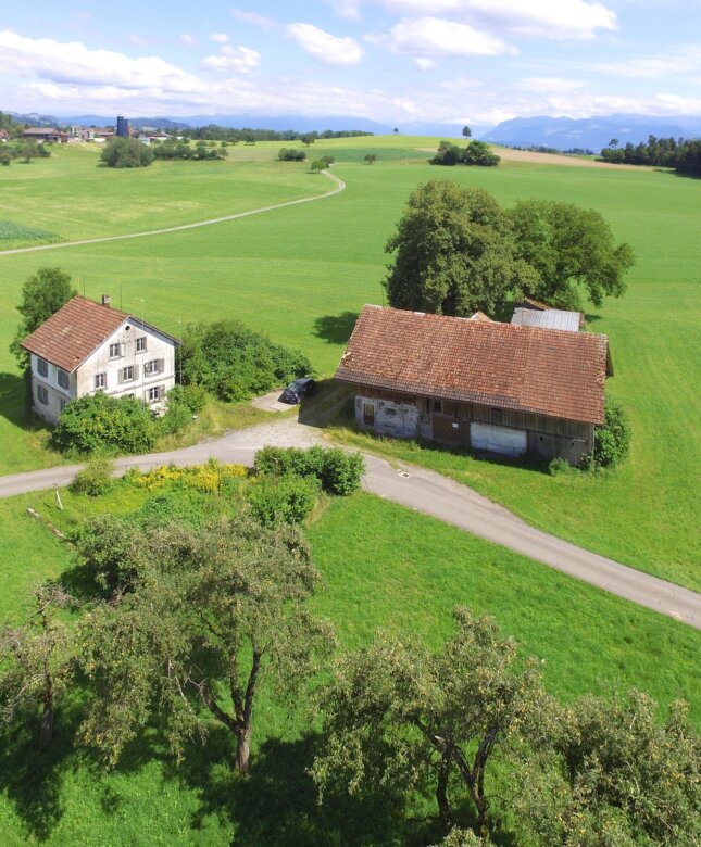 Bauernhausensemble Ottikon Drohne square