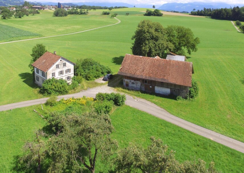 Bauernhausensemble Ottikon Drohne square